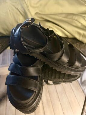 DOC MARTENS BLACK leather sandals with rubber soles. Size 7-7 1/2 Women's